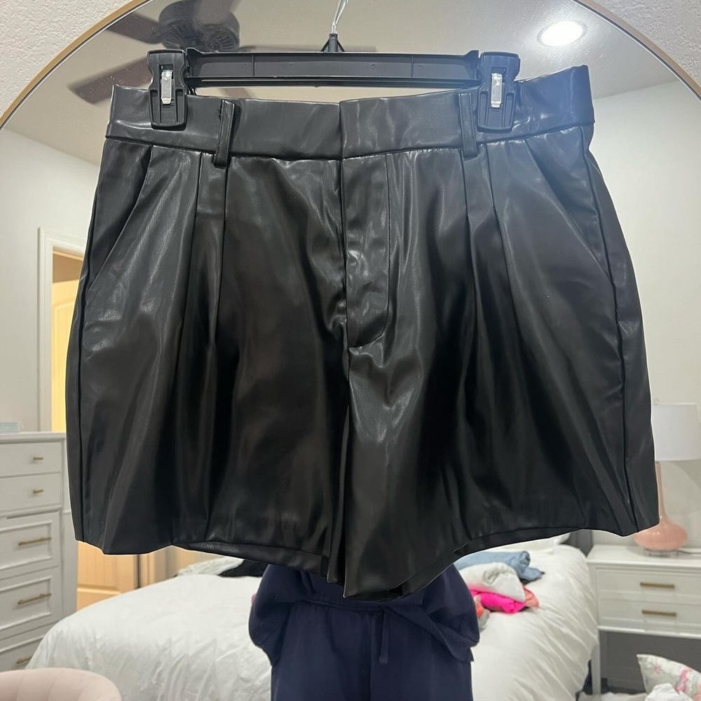 HAULSEN Black Leather Shorts - Picture 2 of 3